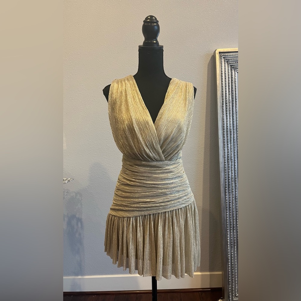 BCBGMaxAzria Gold sleeveless,short dress, size XS. New tags.